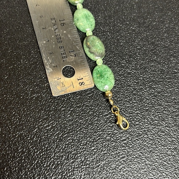 Stunning Green Geode Pendant Gemstone Beaded Necklace - Picture 7 of 9